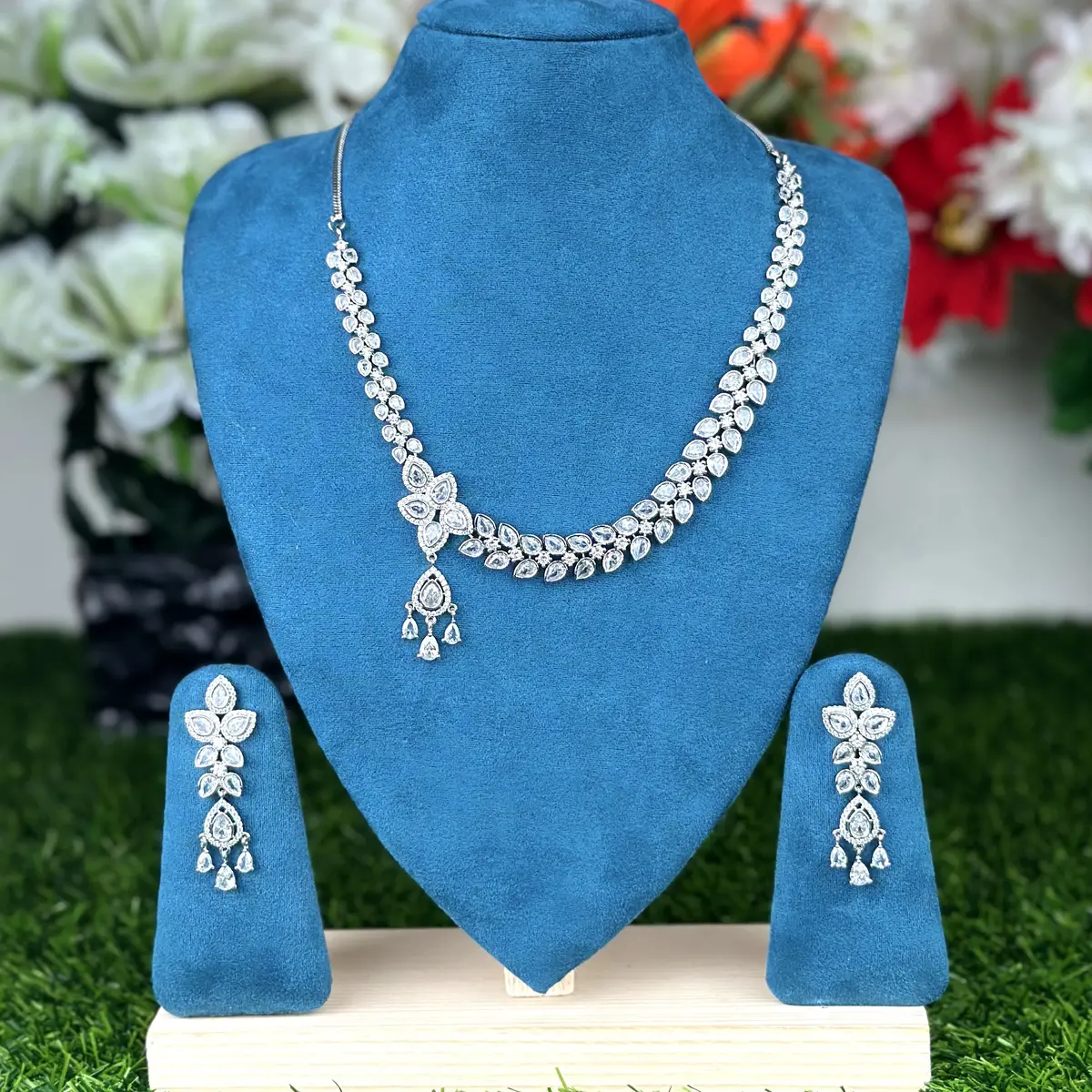 2005 2005 - AD Stone Necklace Set - Image 1