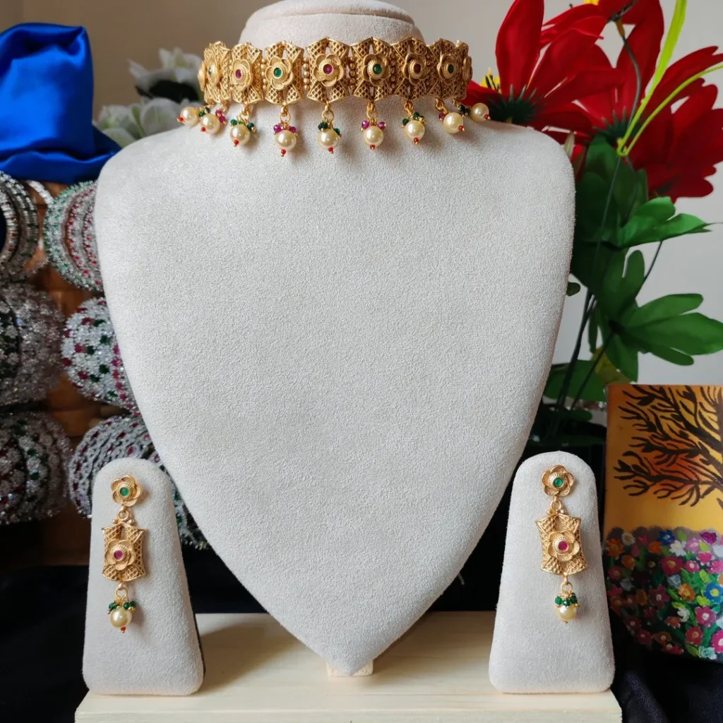 Glam Lavish Antique Necklace Set