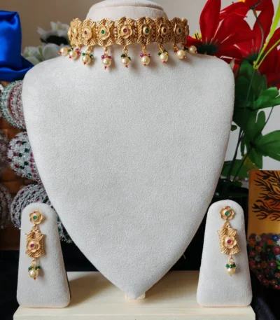 Glam Lavish Antique Necklace Set